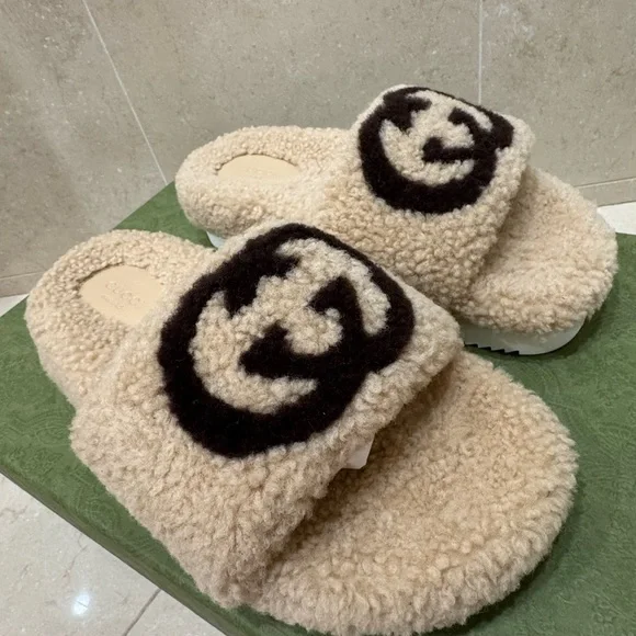 Gucci GG logo Merino Fur Slides Size 37 - Picture 7 of 7